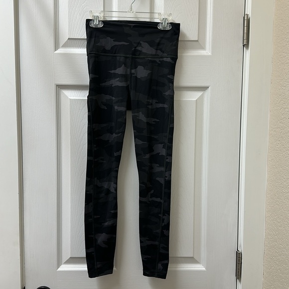 Athleta Ultimate 7/8 Tight *Camo - Picture 4 of 11